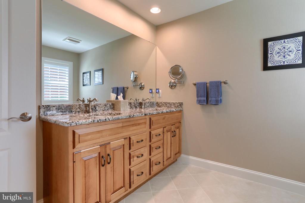 1013 NORTHGATE DRIVE