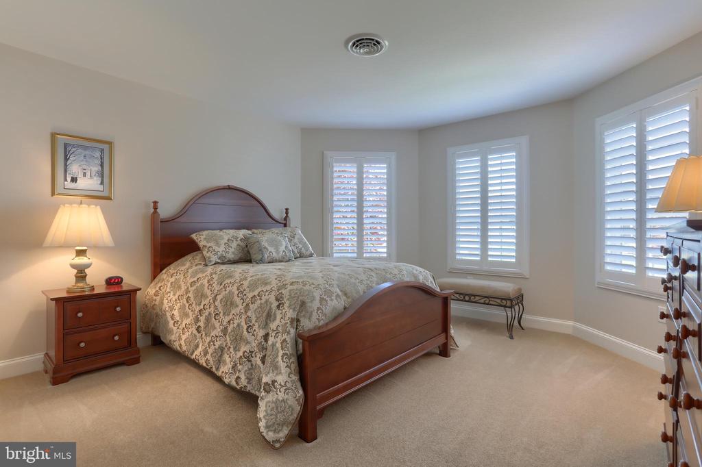 1013 NORTHGATE DRIVE