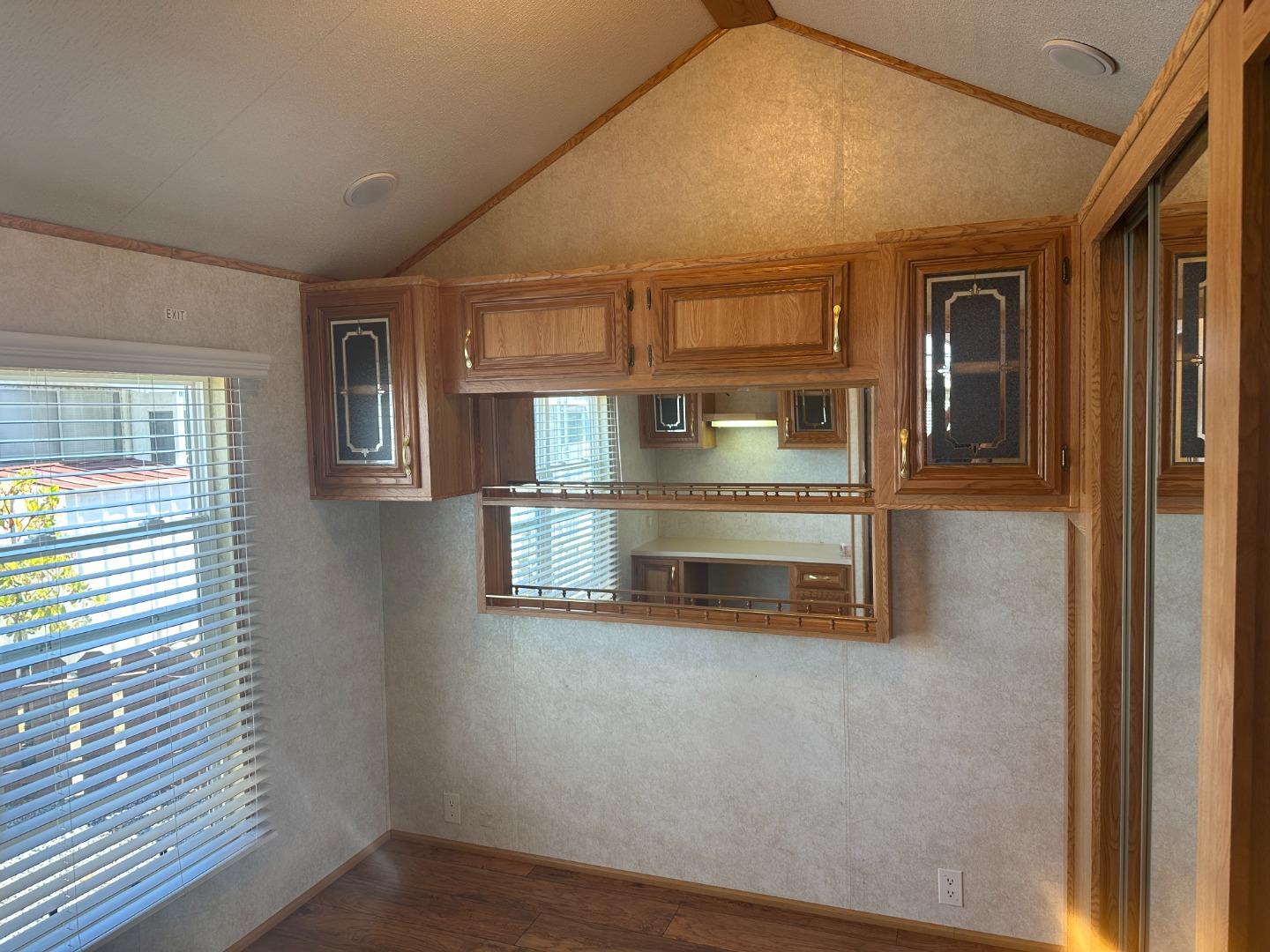 835 Kimball Ave Unit: 11