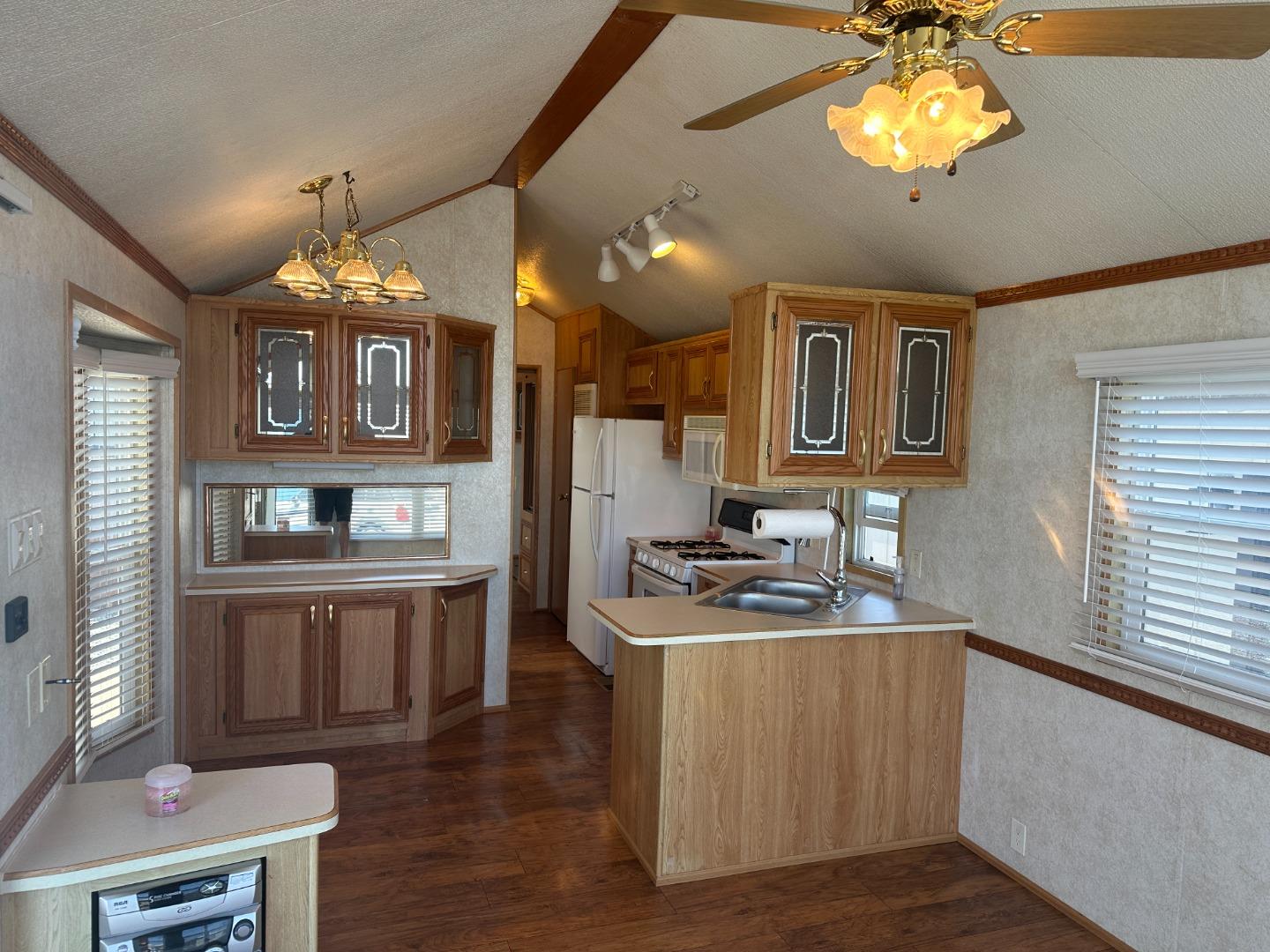 835 Kimball Ave Unit: 11