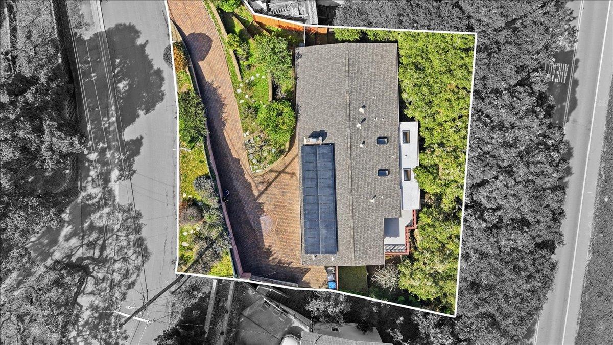 17 Los Encinos Drive
