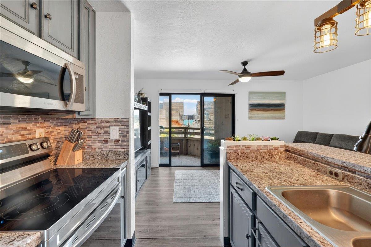 125 Surf Way 305
