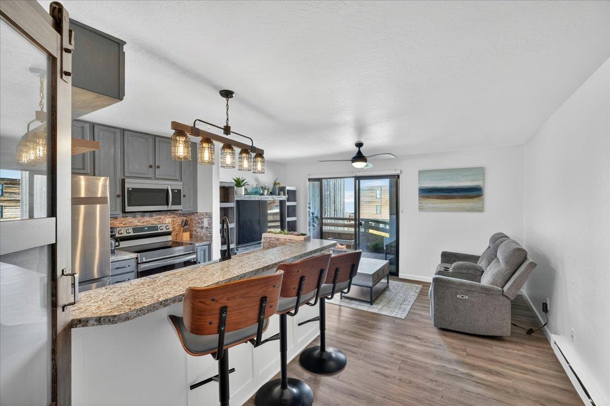 125 Surf Way 305