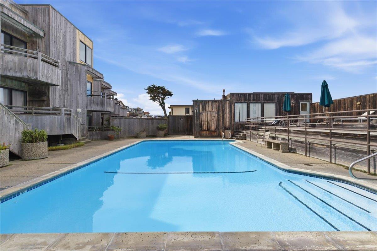 125 Surf Way 305