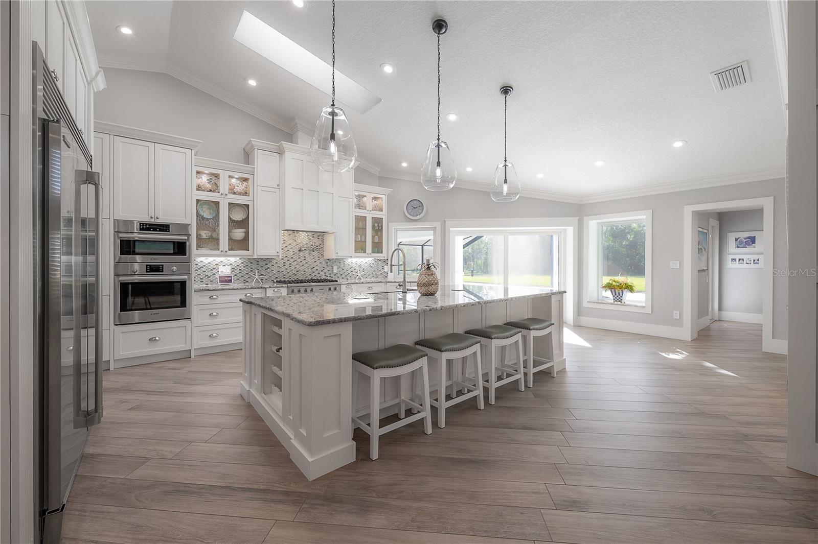 7704 LAKE CYPRESS DR