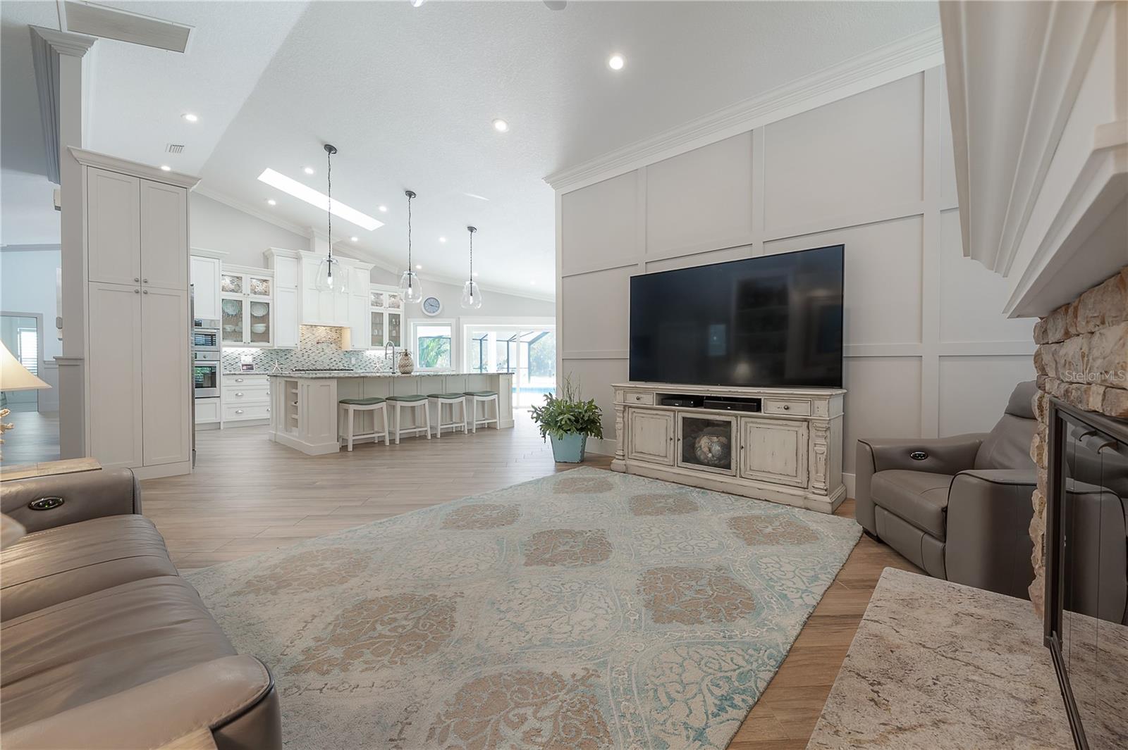 7704 LAKE CYPRESS DR