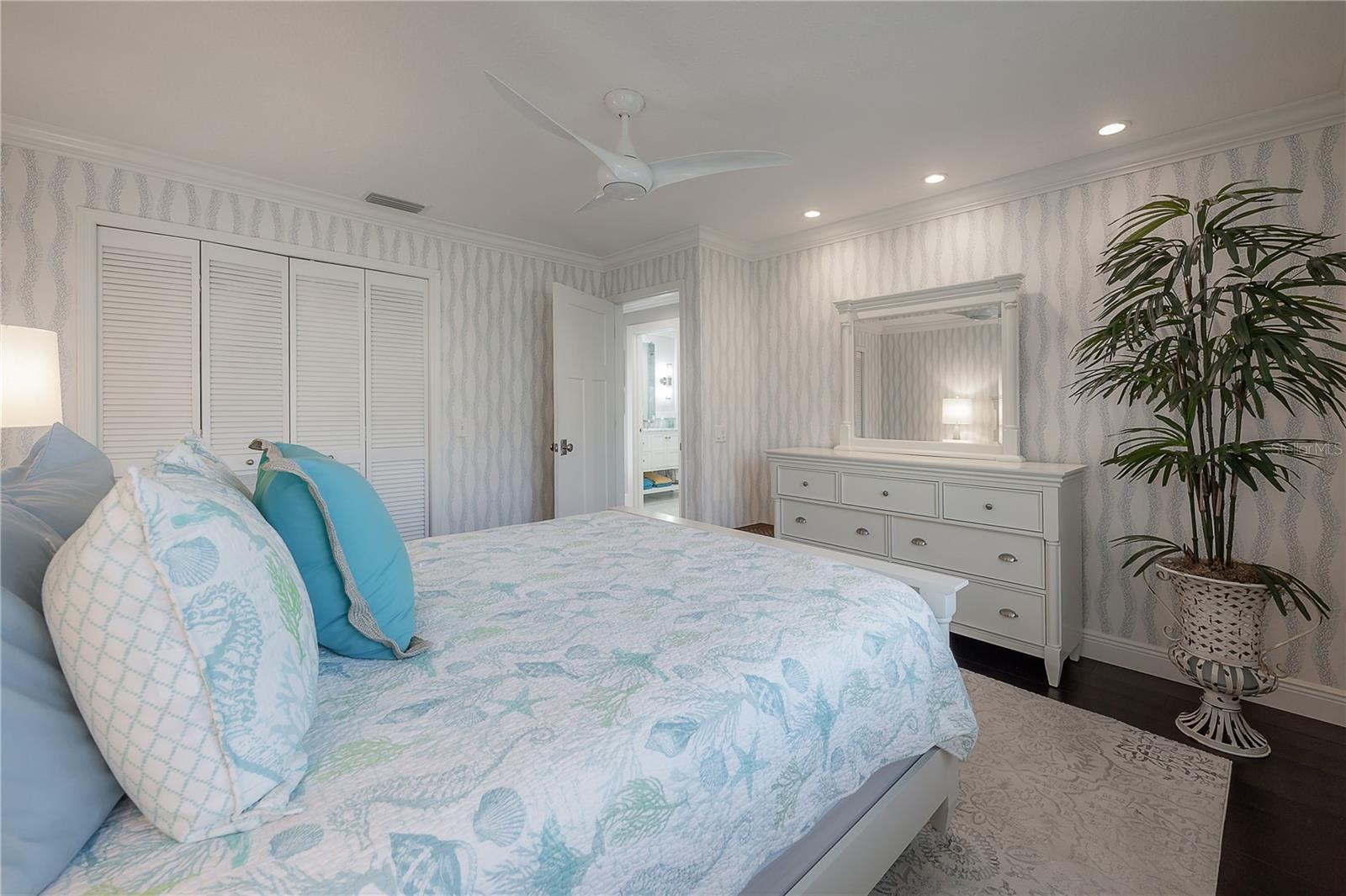 7704 LAKE CYPRESS DR