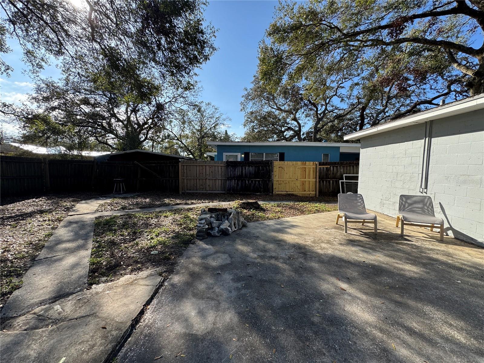 1919 E NOEL ST