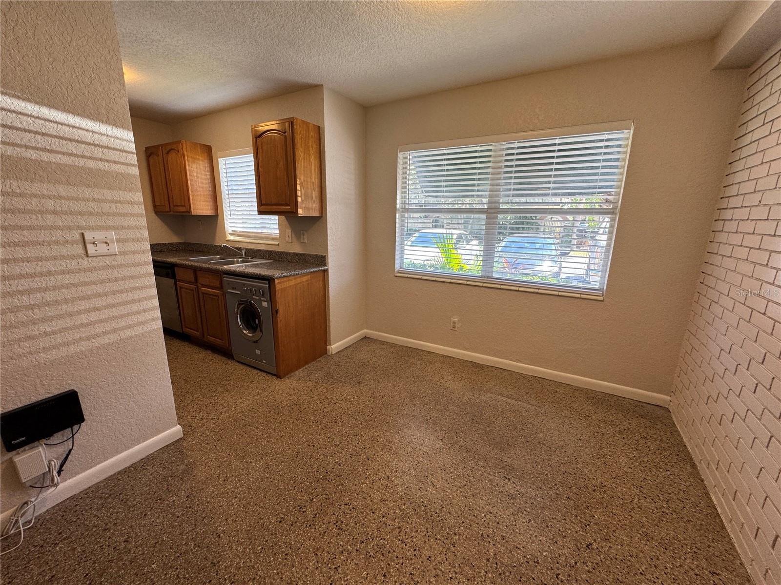 212 S CHURCH AVE #105