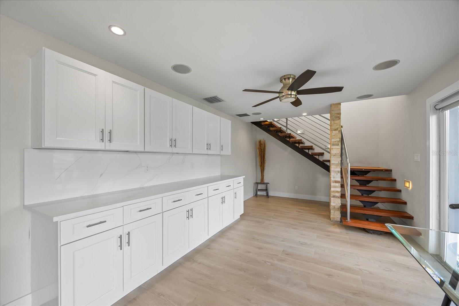 3956 VERSAILLES DR