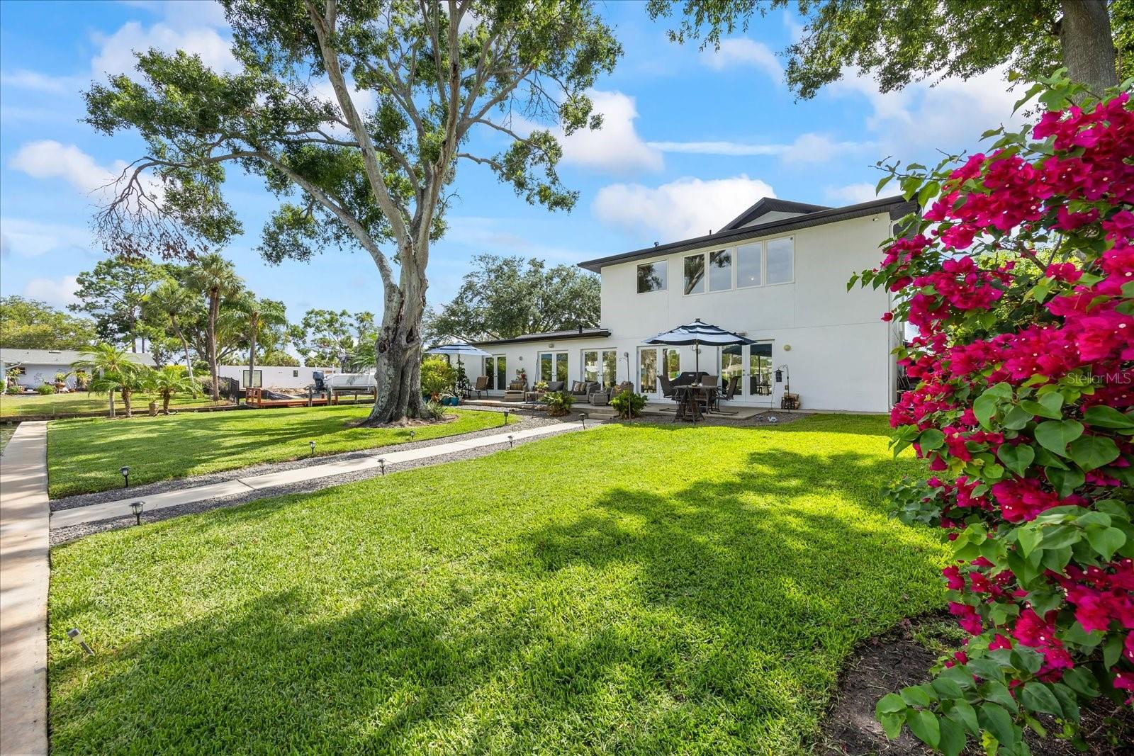 3956 VERSAILLES DR