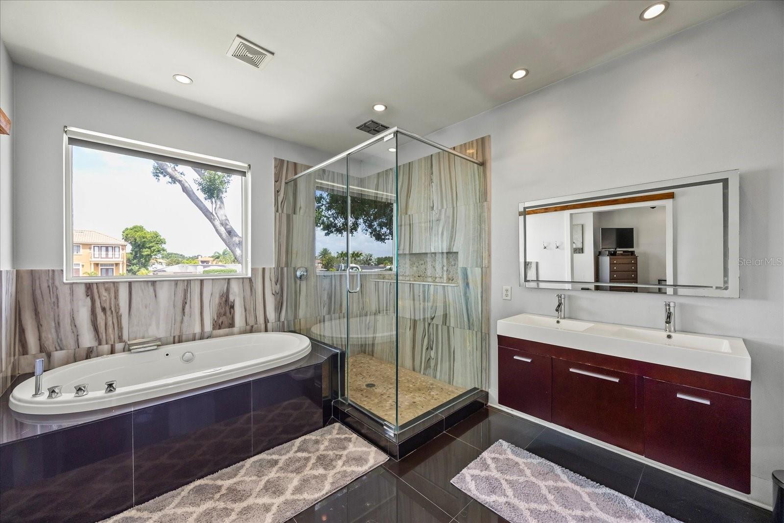3956 VERSAILLES DR