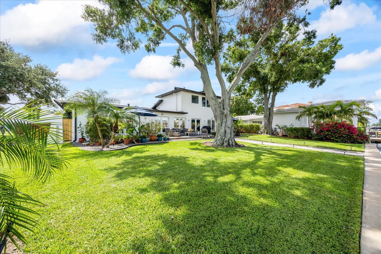 3956 VERSAILLES DR