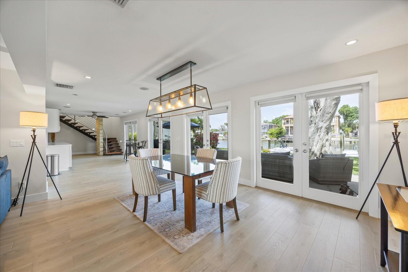 3956 VERSAILLES DR