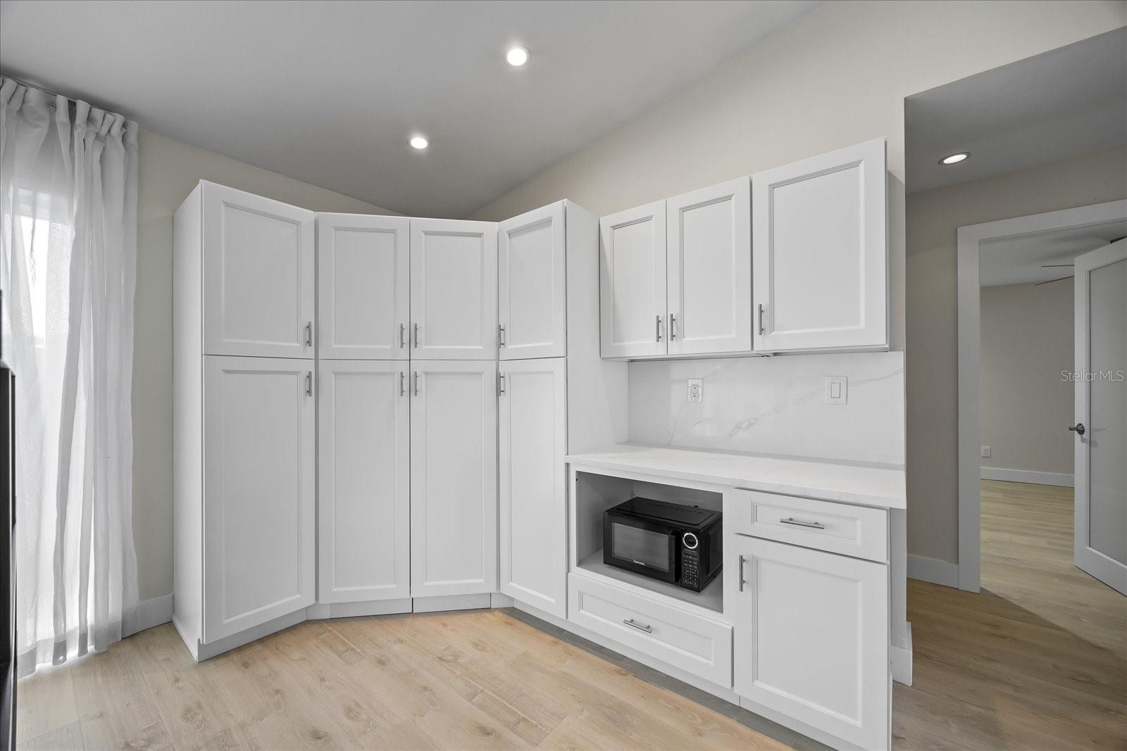 3956 VERSAILLES DR