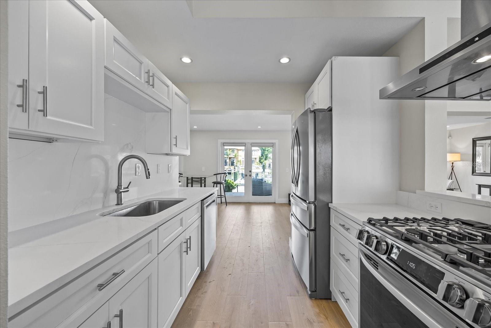 3956 VERSAILLES DR