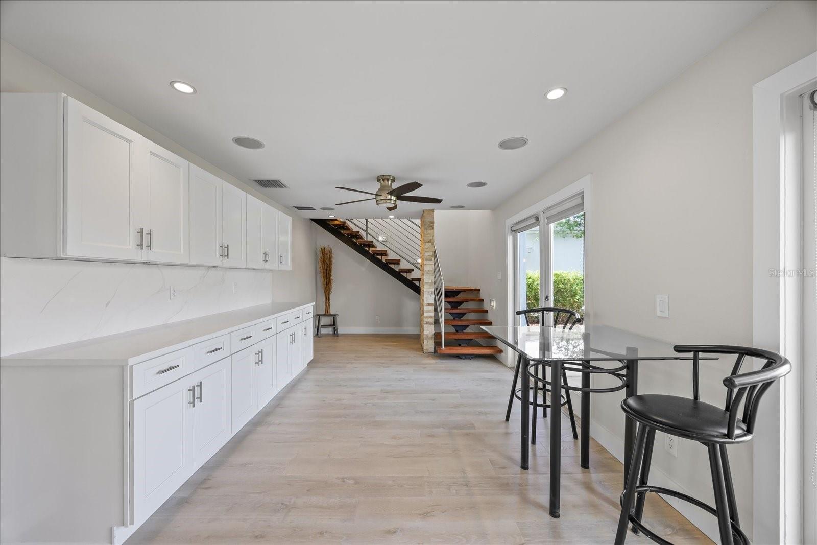 3956 VERSAILLES DR