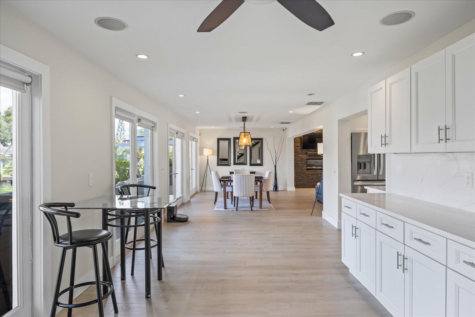 3956 VERSAILLES DR