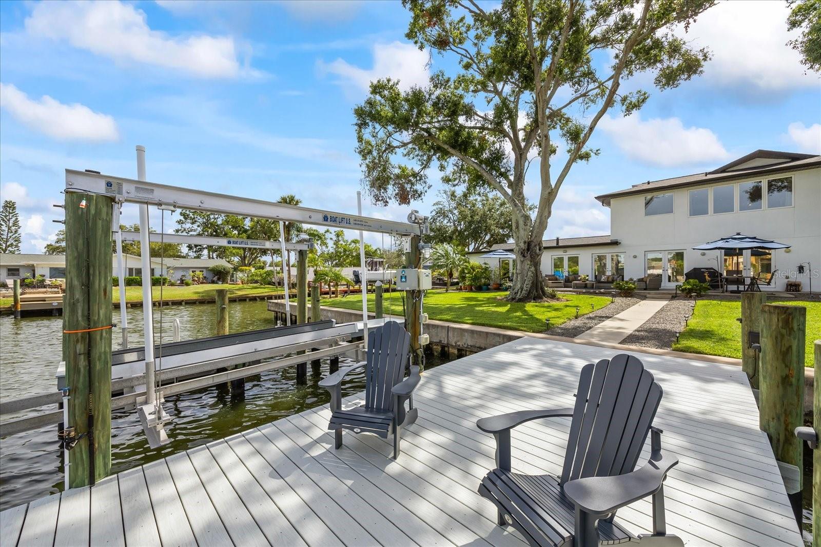 3956 VERSAILLES DR
