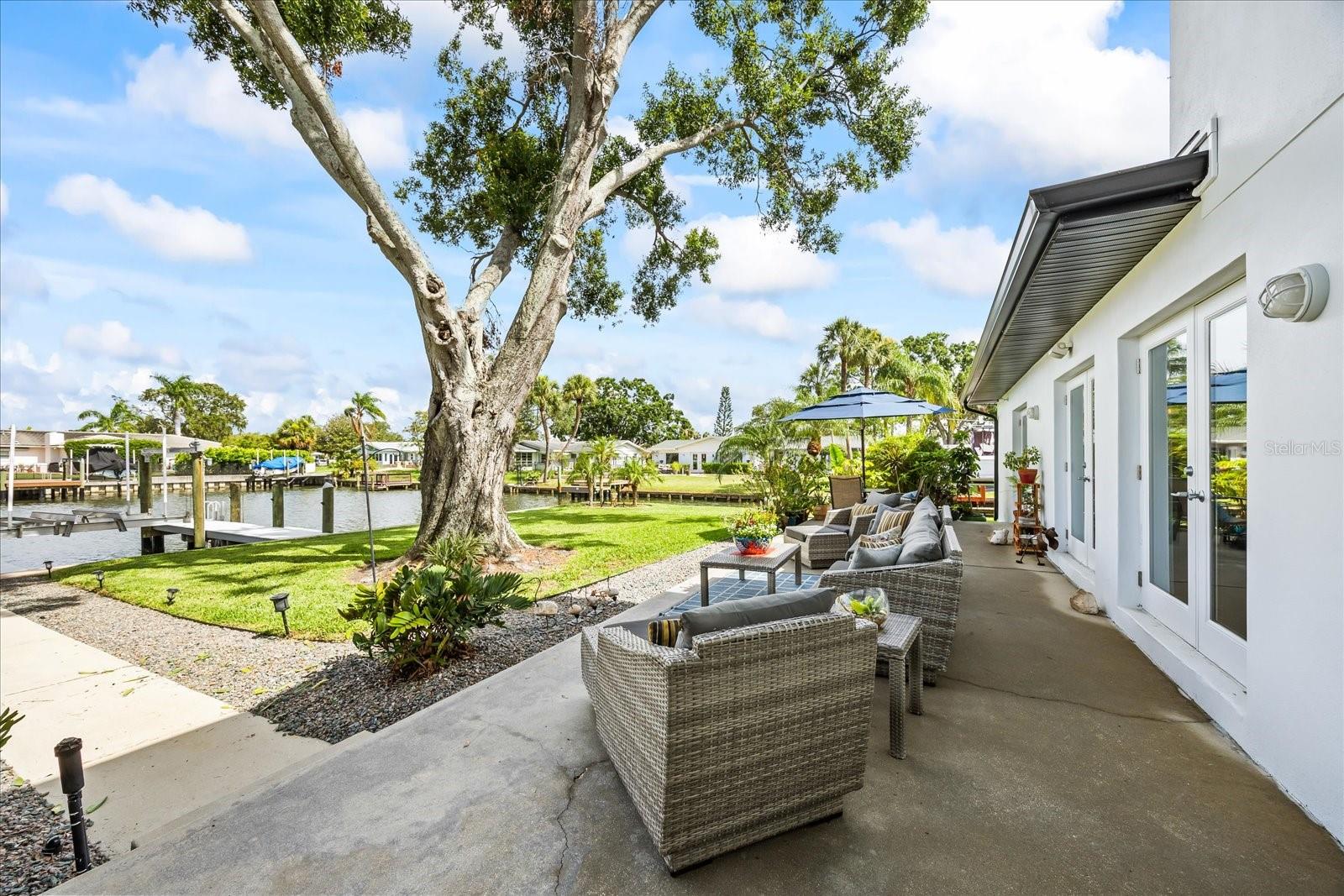 3956 VERSAILLES DR
