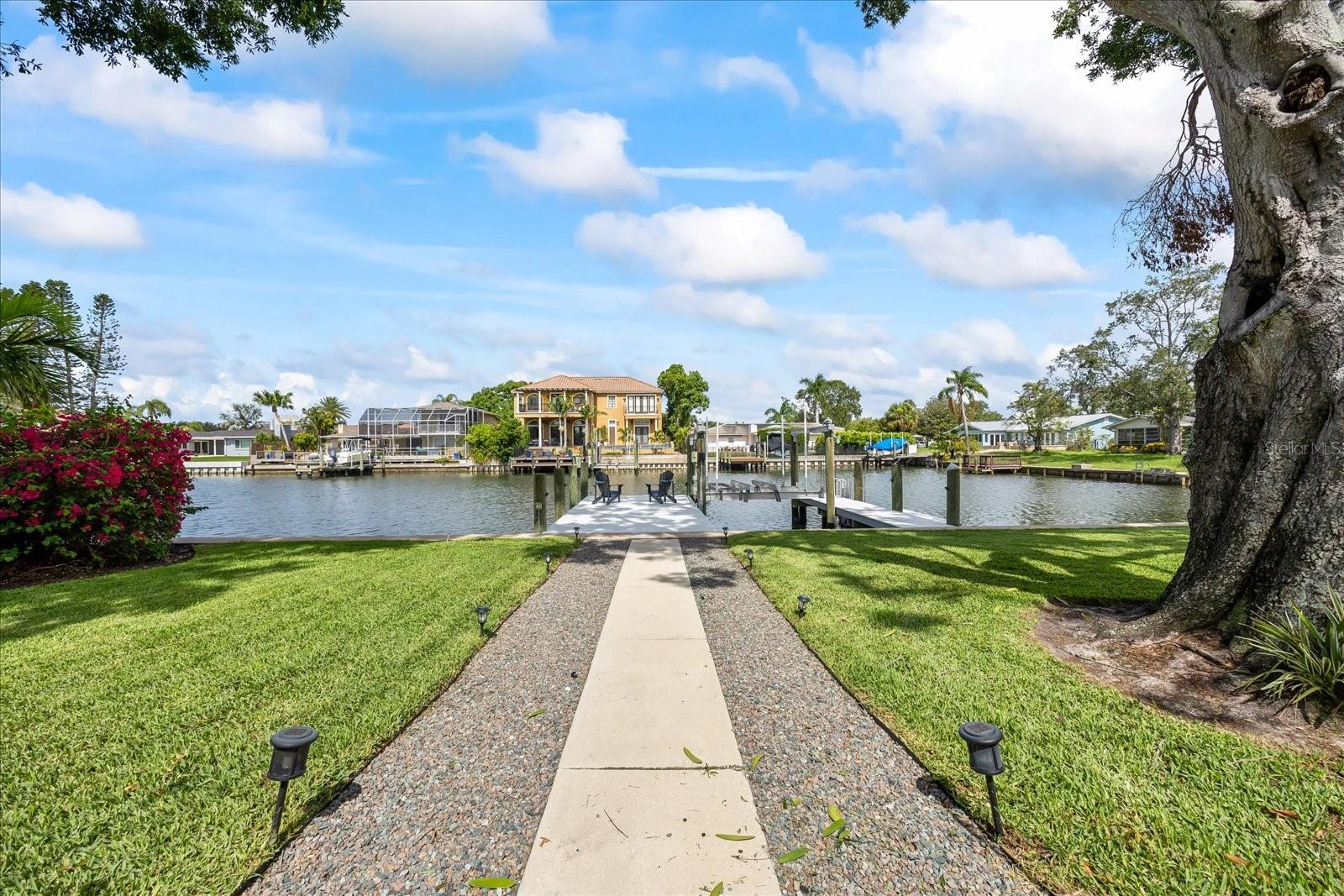 3956 VERSAILLES DR