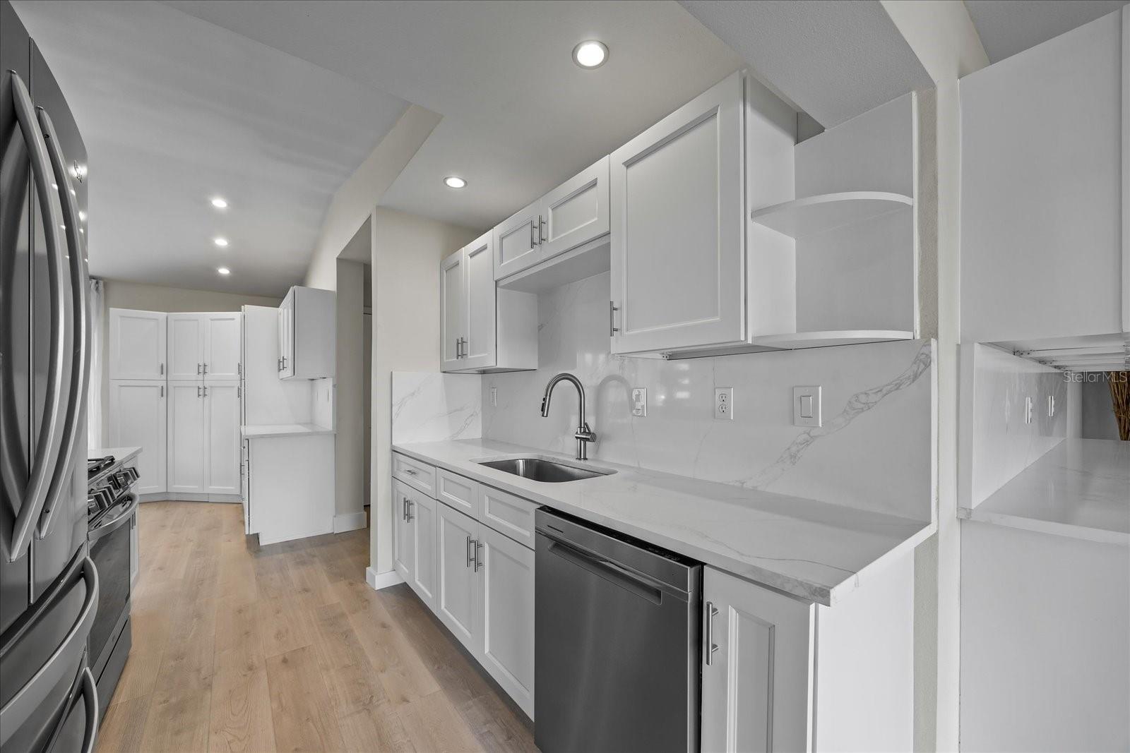 3956 VERSAILLES DR