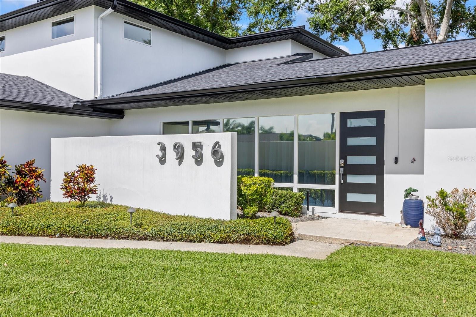 3956 VERSAILLES DR