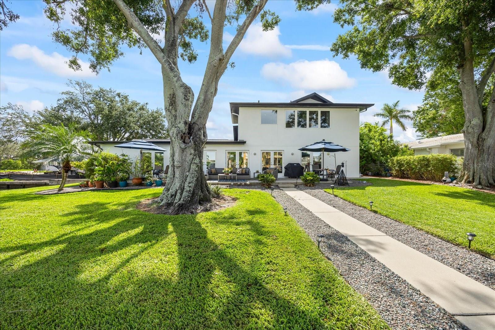 3956 VERSAILLES DR