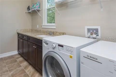 3101 LACY LEAF CT