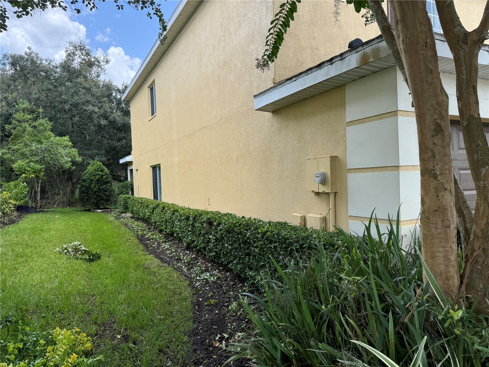 8552 TRAIL WIND DR