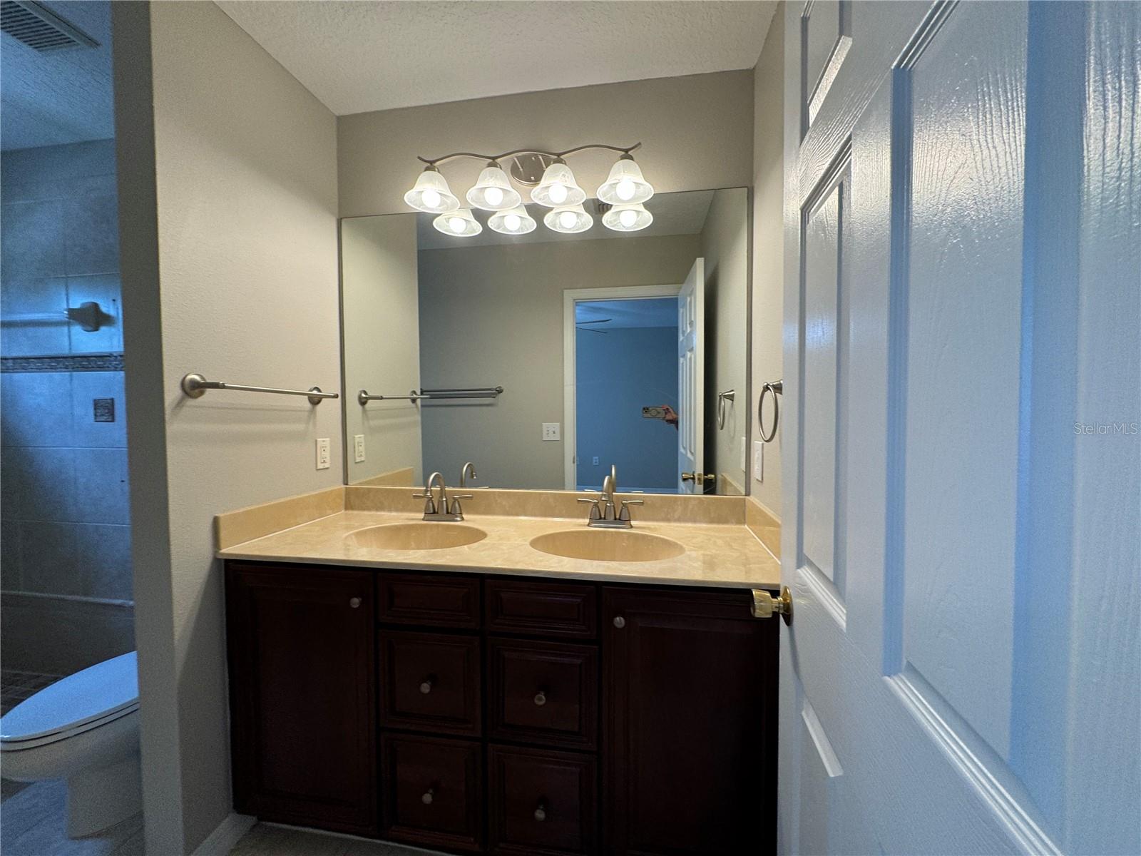 8552 TRAIL WIND DR