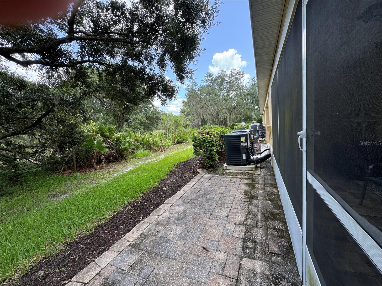 8552 TRAIL WIND DR