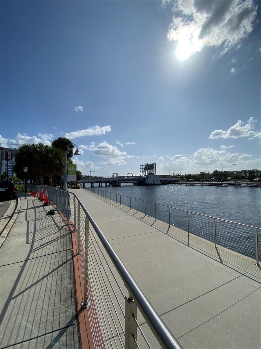 1501 DOYLE CARLTON DR #305