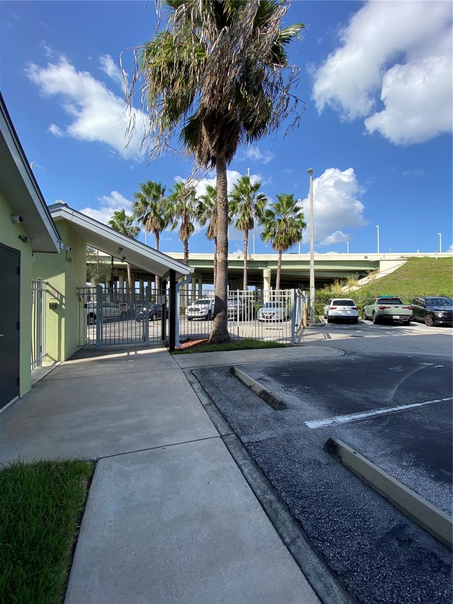 1501 DOYLE CARLTON DR #305