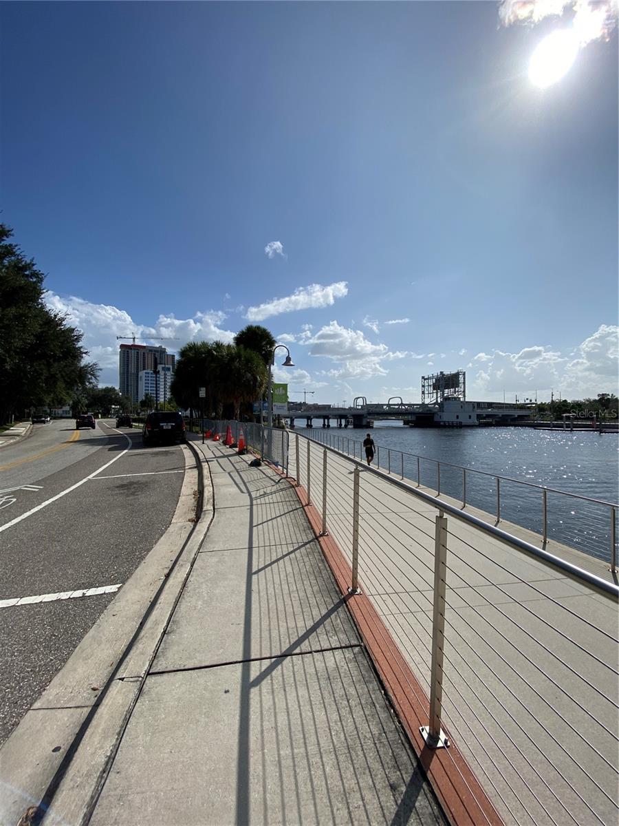 1501 DOYLE CARLTON DR #305