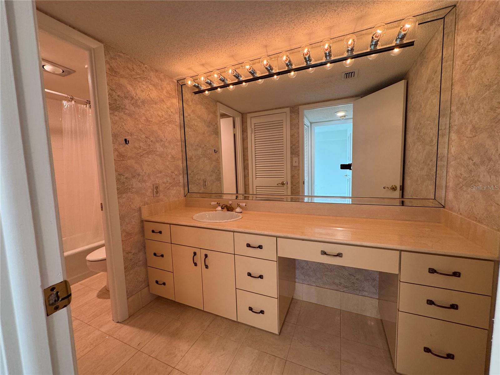 2611 BAYSHORE BLVD #1805