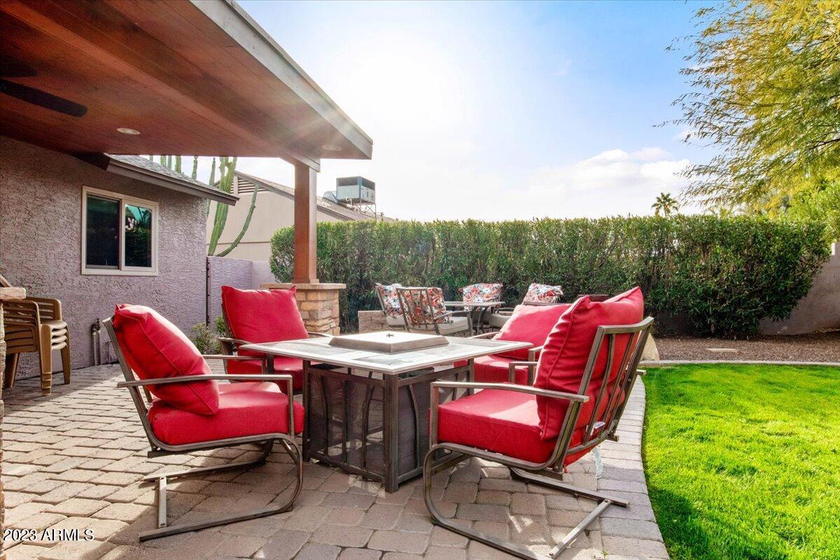 6428 E GRANDVIEW Drive