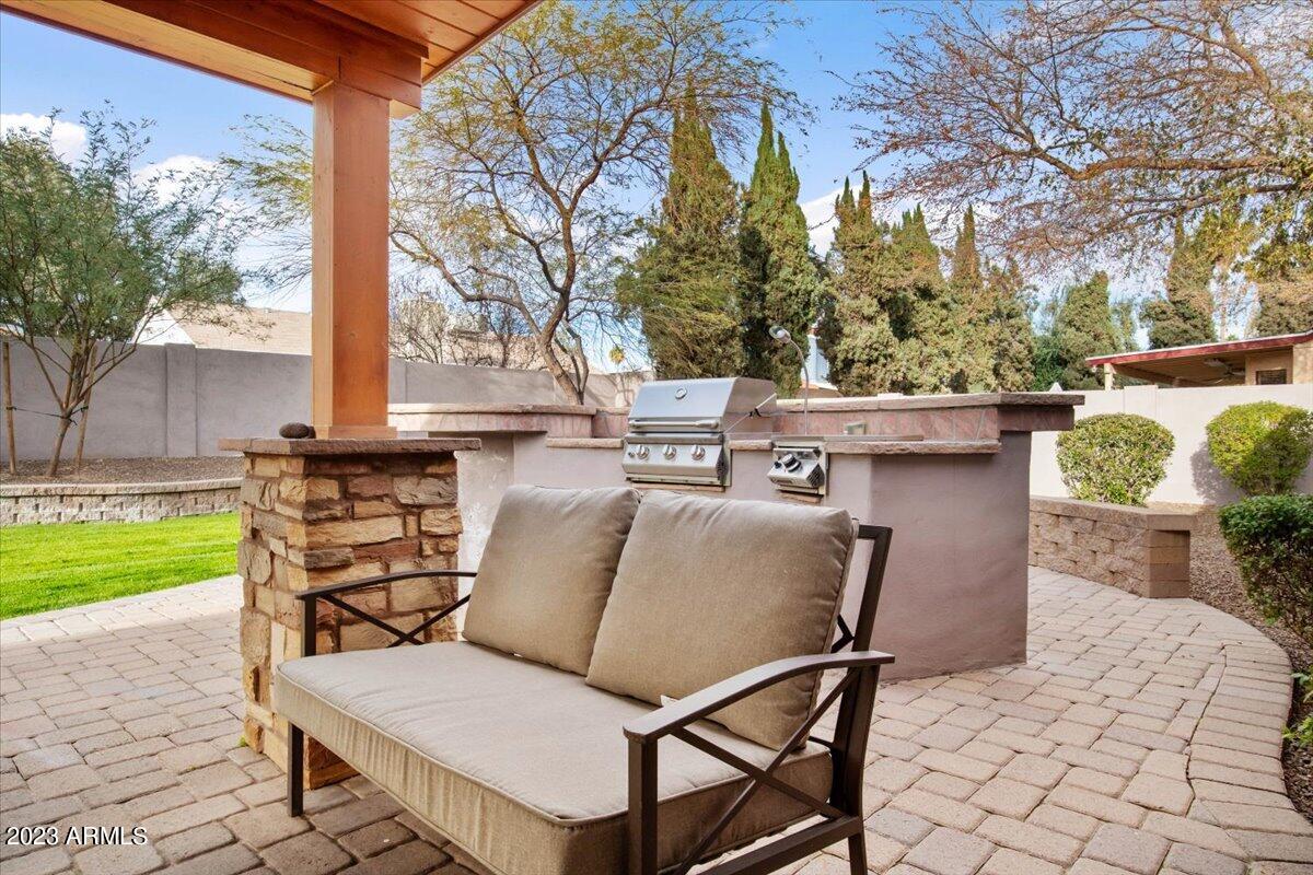 6428 E GRANDVIEW Drive