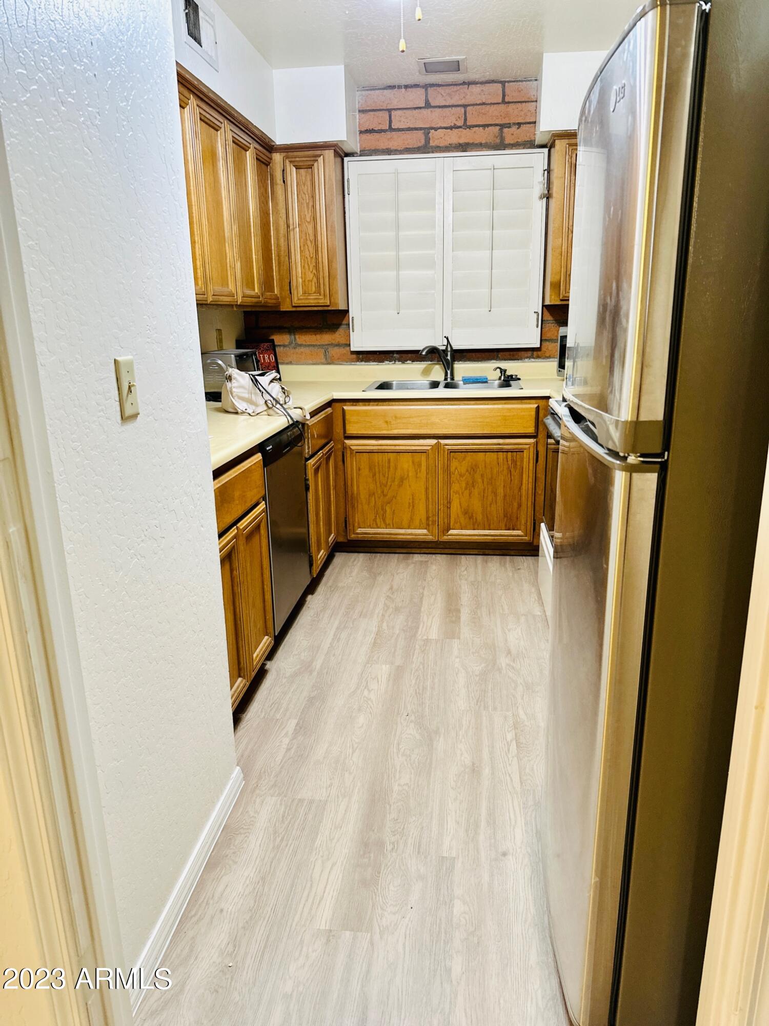 4410 E HUBBELL Street, 72