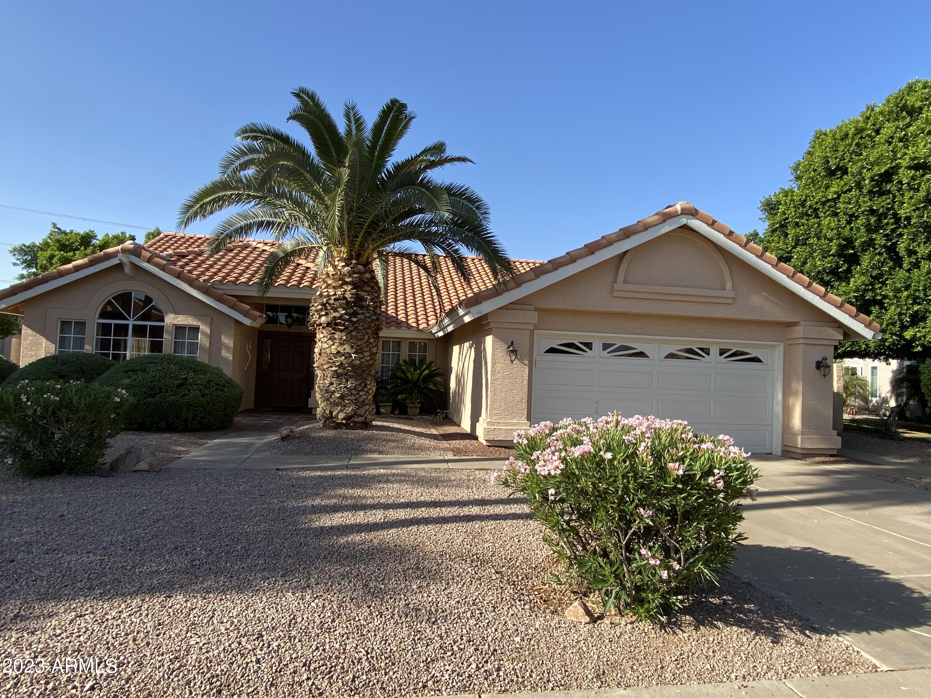 2943 E REDWOOD Lane