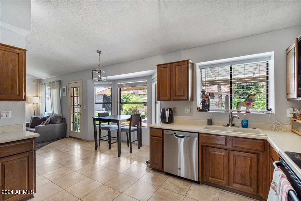 5719 E MURIEL Drive