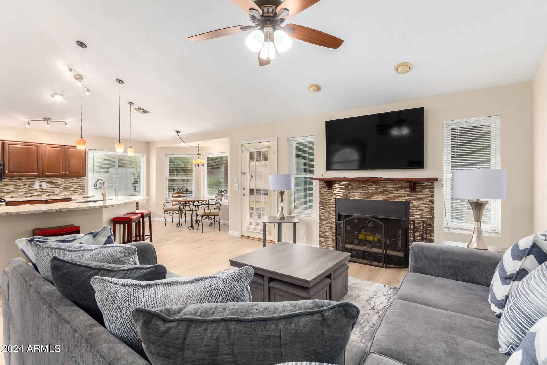 3243 N SAFFRON