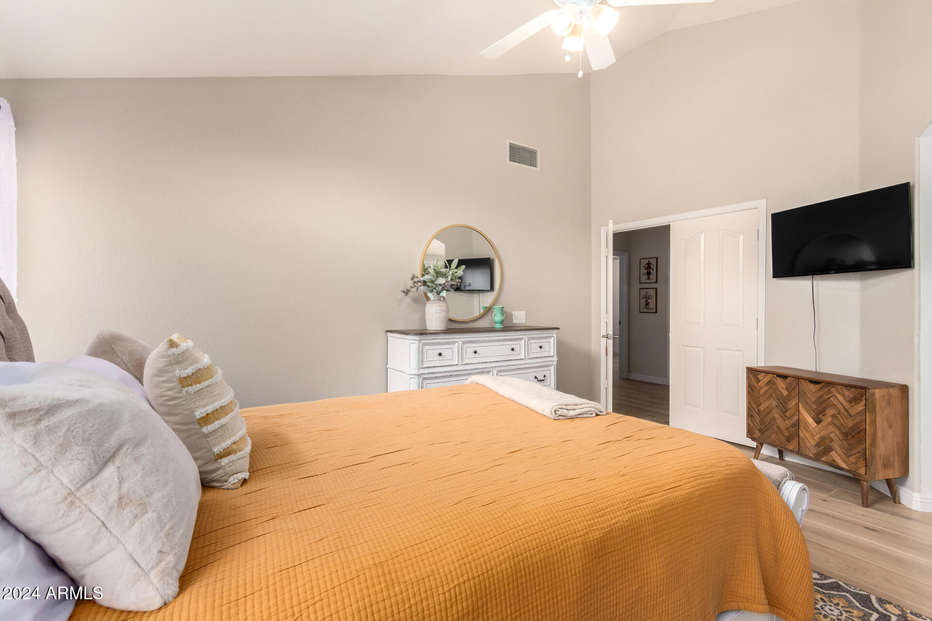 3243 N SAFFRON