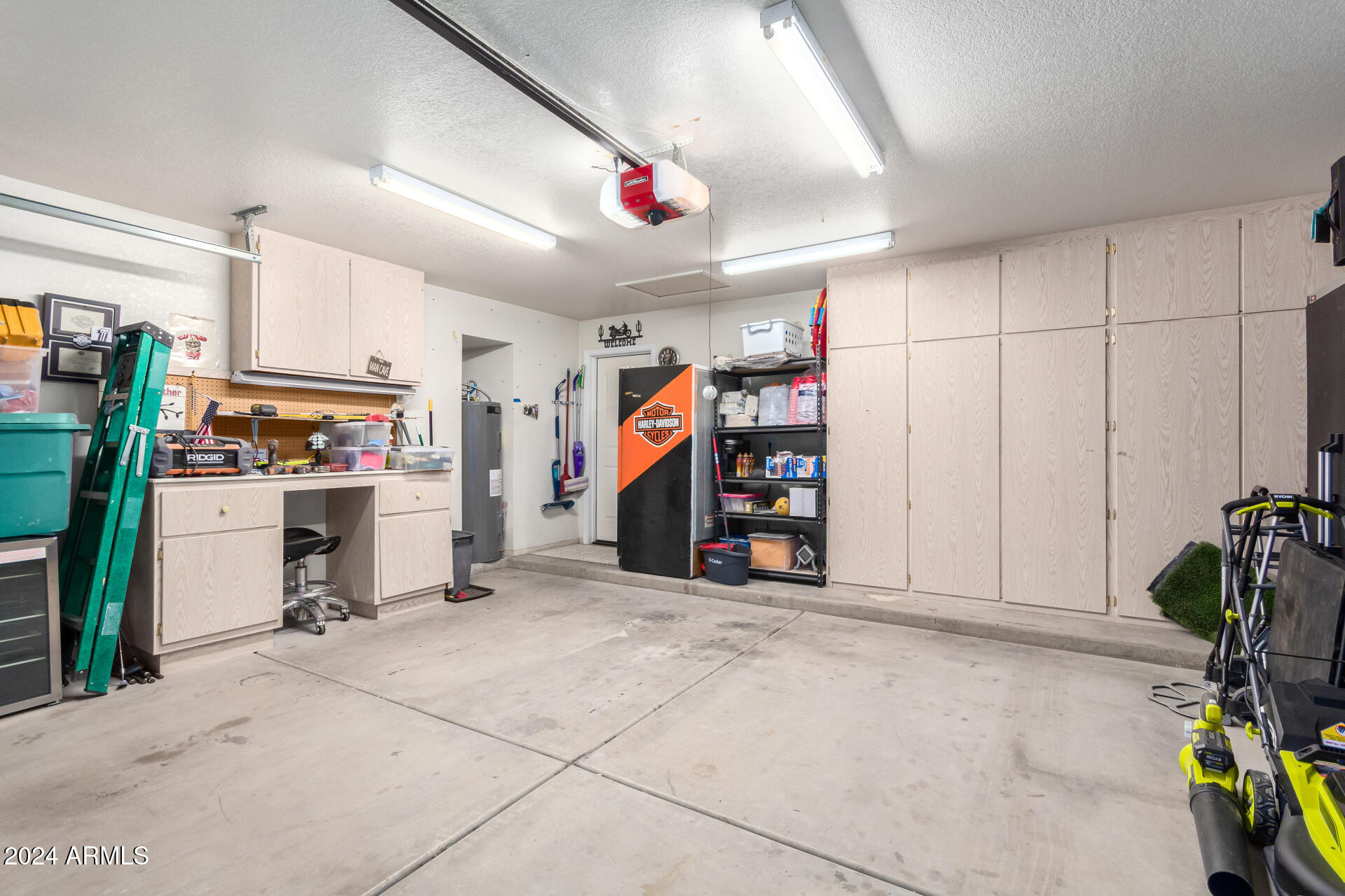 3243 N SAFFRON