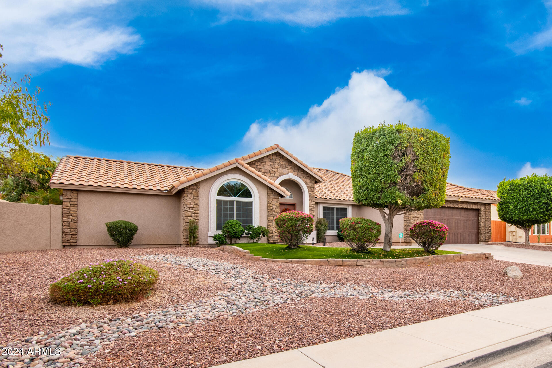 3243 N SAFFRON