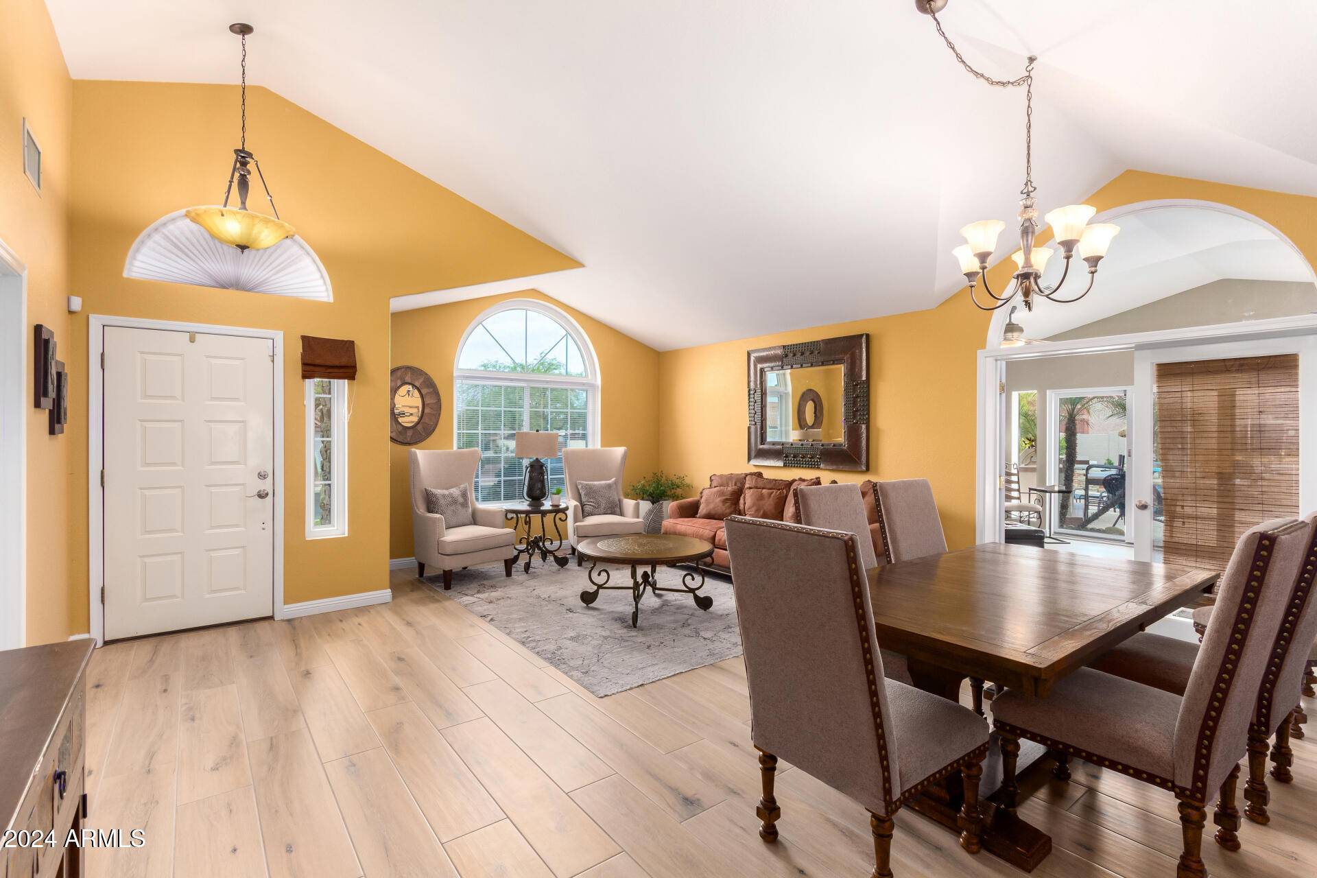 3243 N SAFFRON