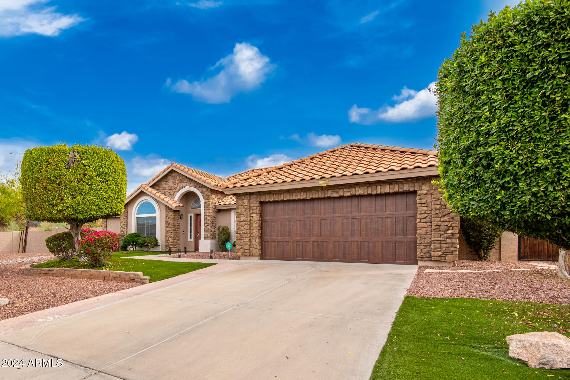3243 N SAFFRON
