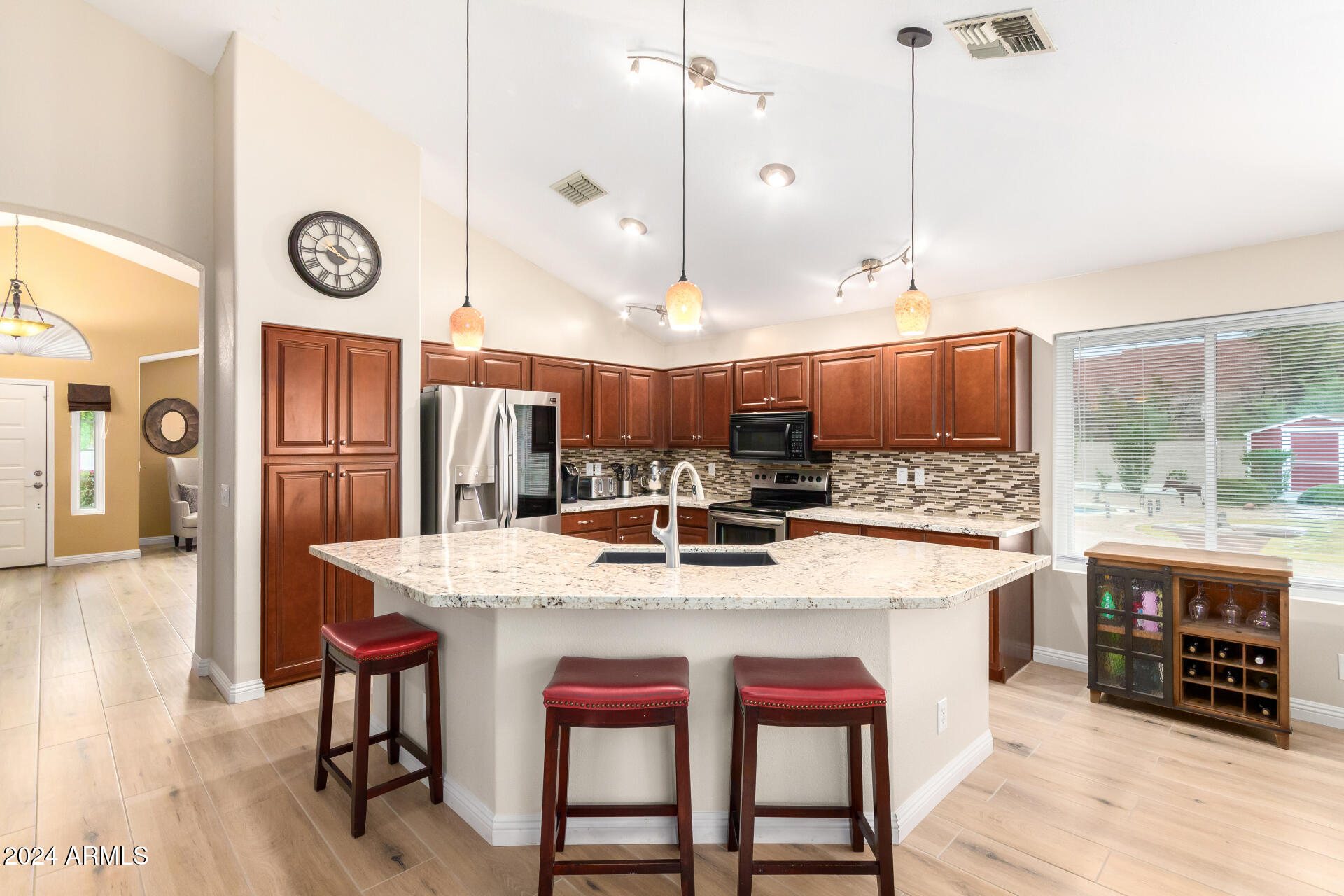 3243 N SAFFRON