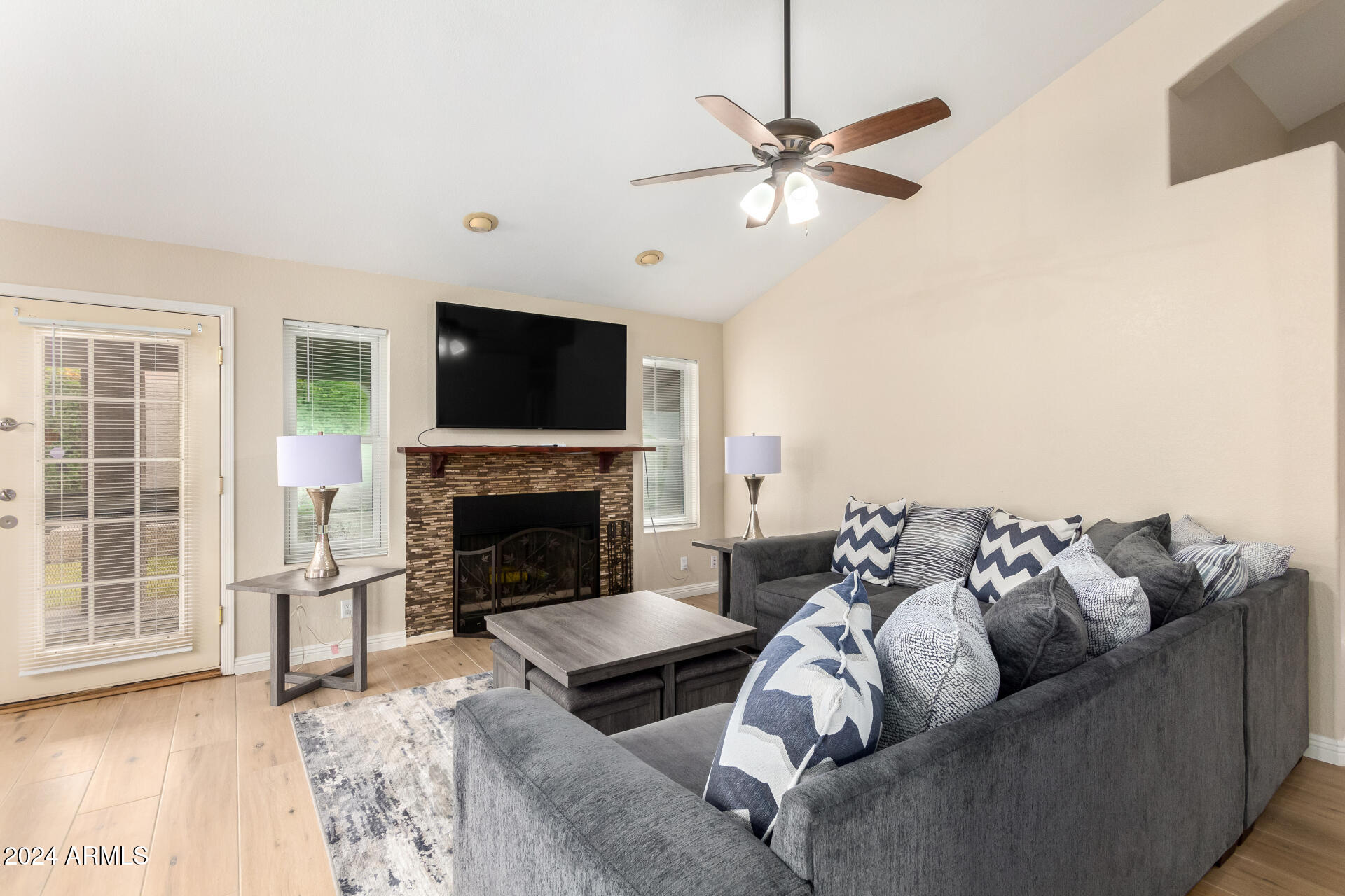 3243 N SAFFRON