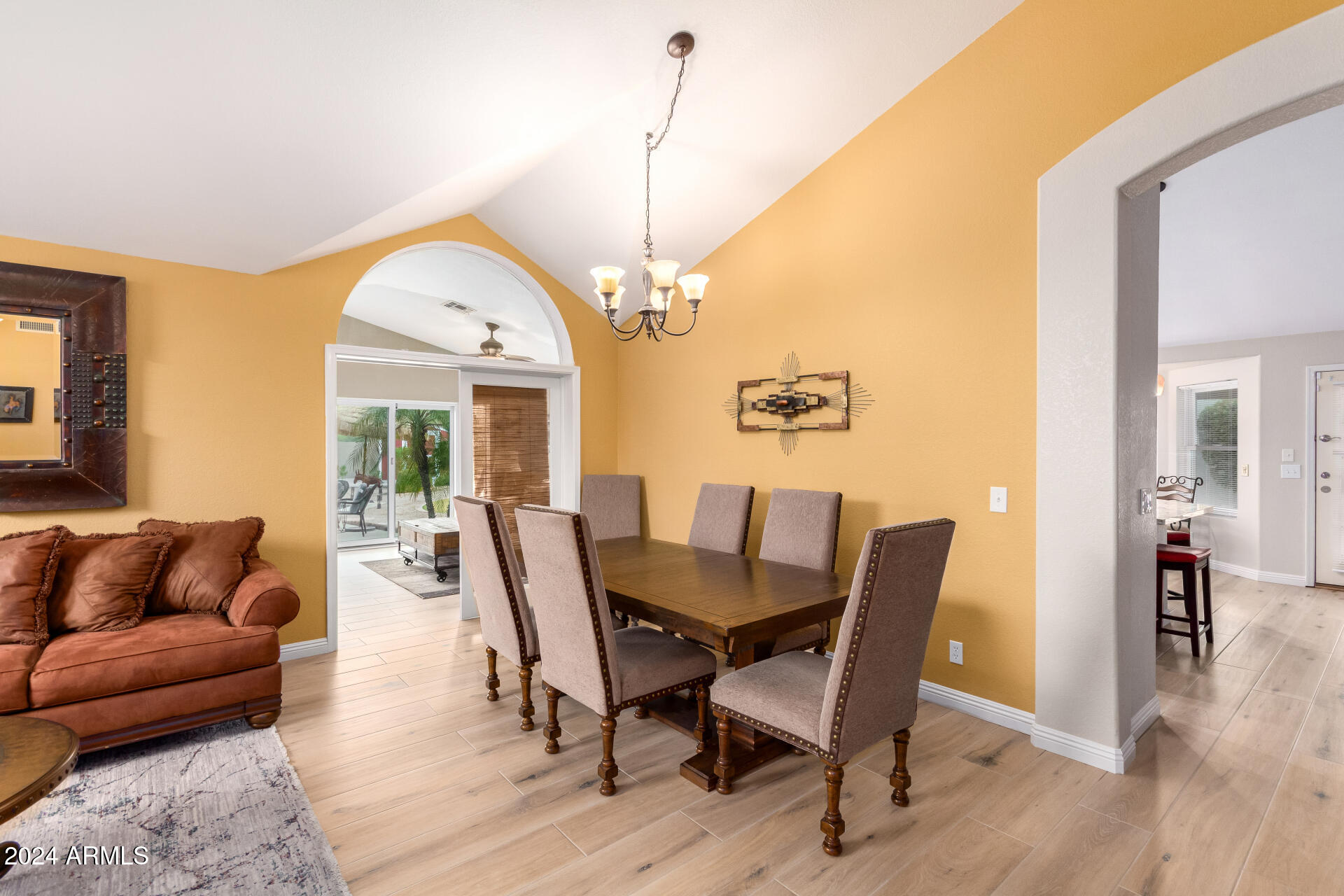 3243 N SAFFRON